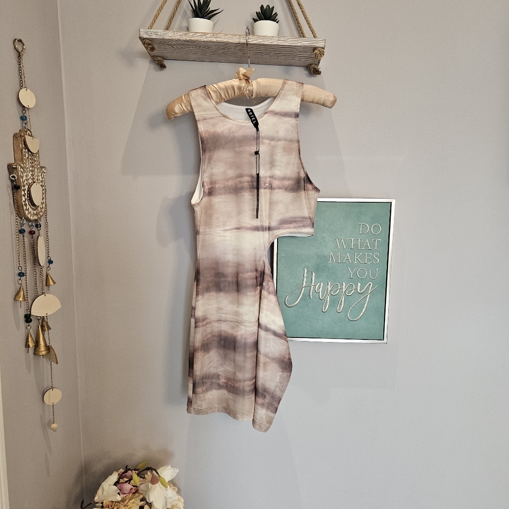 MOTEL ROCKS DRESS NWT - Picture 13 of 16